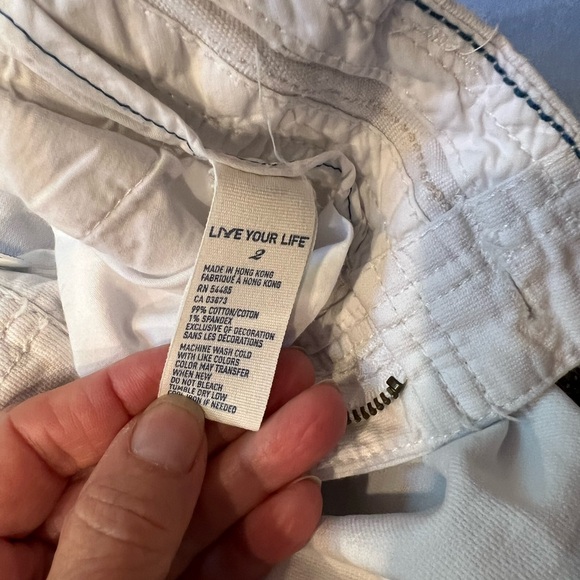 White long shorts with numerous pockets - Picture 2 of 5